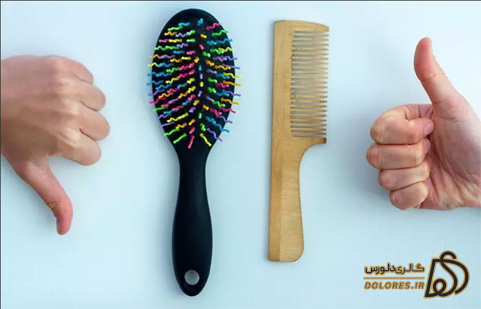 فواید برس چوبی؛ چرا شانه کردن مو با برس چوبی مهمه؟ 4 برس چوبی یا پلاستیکی